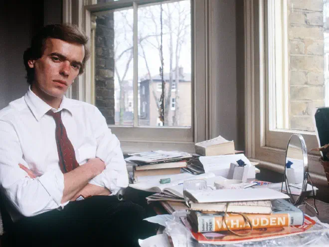 Martin Amis at his London home in 1987, photographed by Ulf Andersen